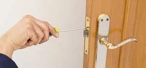 Affordable Locksmith Services North Royalton, OH 440-387-5144 - trunk-unlock-01